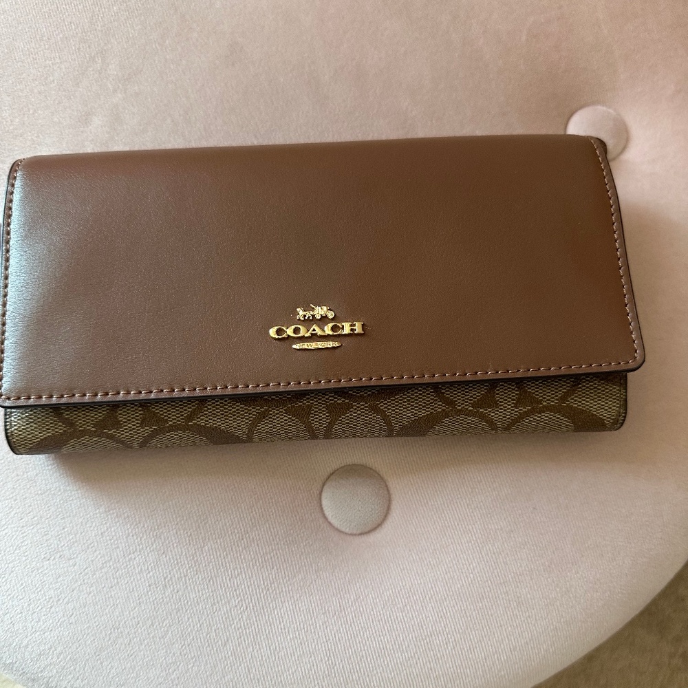 Coach Slim Trifold Wallet In Blocked Signature Canvas -  CC819